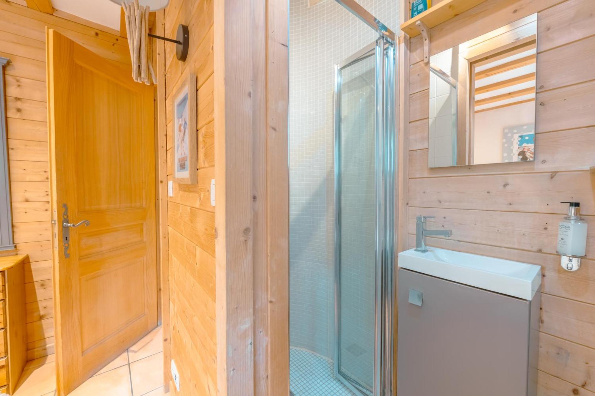 Chalet Muguet Gauche With Hot Tub Sleeps 10 Central Morzine Esterno foto