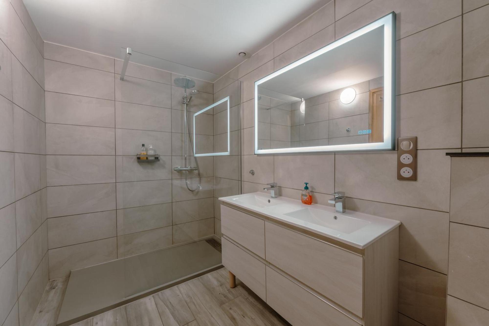 Chalet Muguet Gauche With Hot Tub Sleeps 10 Central Morzine Esterno foto